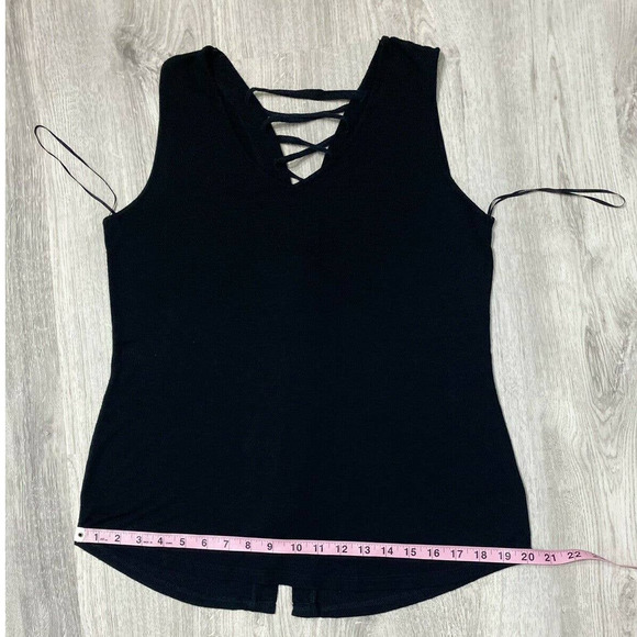 Sleeveless Lace up Back Workout Tee - Picture 5 of 9